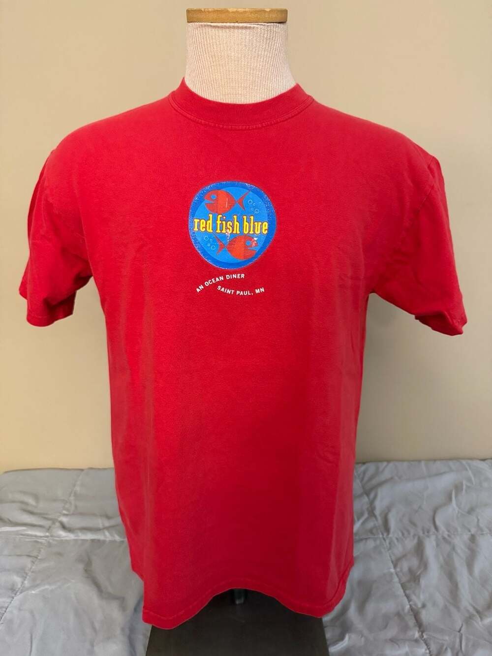 Vintage Hanes Beefy-T Red Fish Blue Fish Saint Paul MN Ocean Diner T-Shirt Med